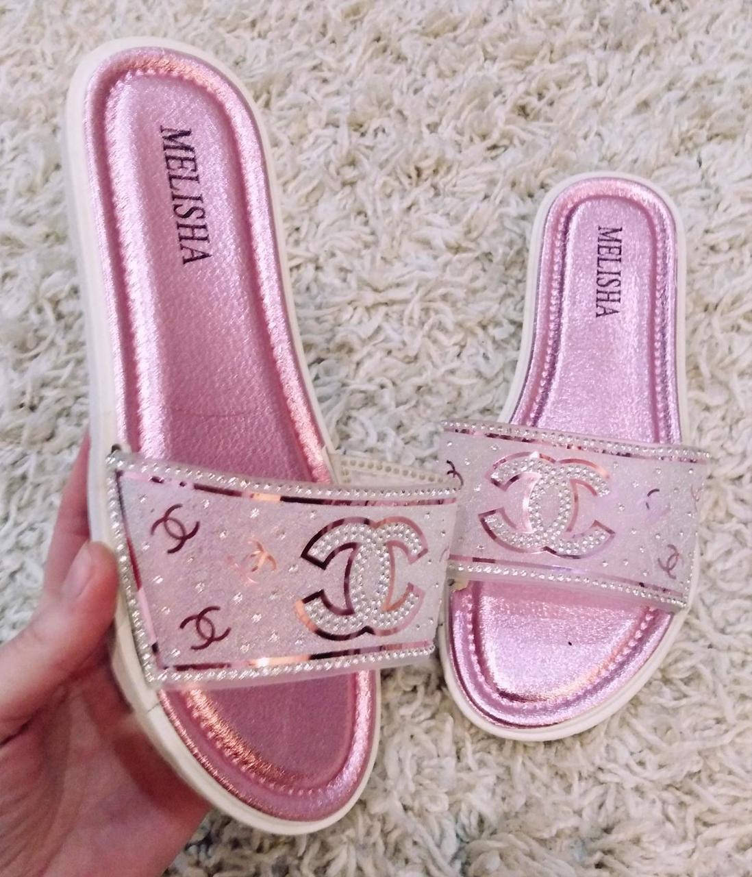 

Женские летние силиконовые шлепанцы Шанель розовые. Размеры 37, 38, Маломерят