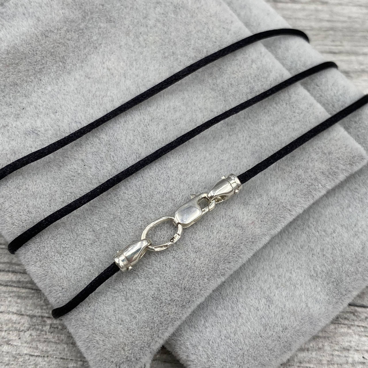 

Шнурок шелковый черный ширина 1 мм ps307nчерн длина 47