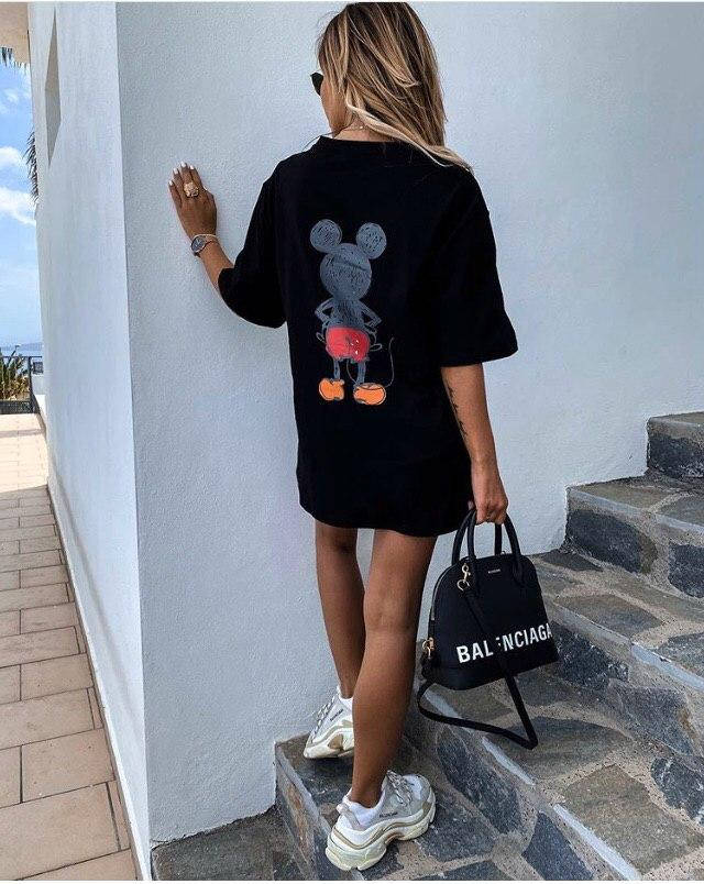 

Летнее платье футболка свободное с микки маусом белое