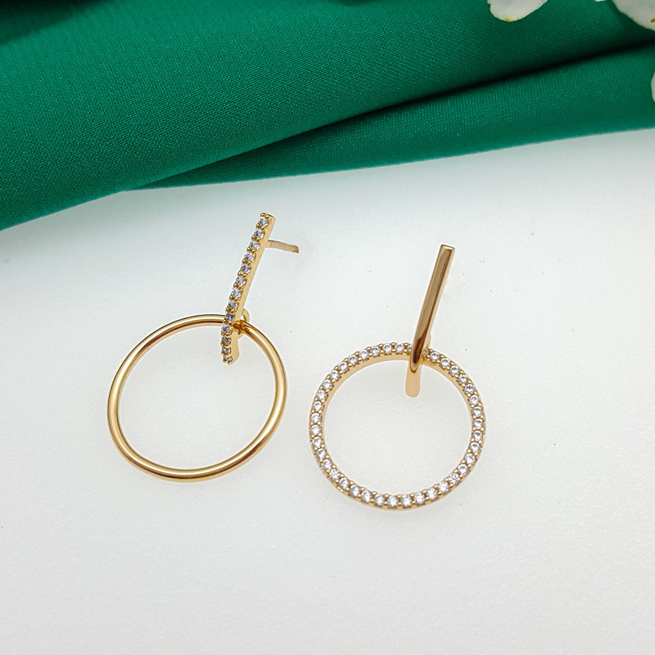 

Серьги гвоздики, Дорожка с Кругом, вставка цирконий, медзолото Xuping, 18К