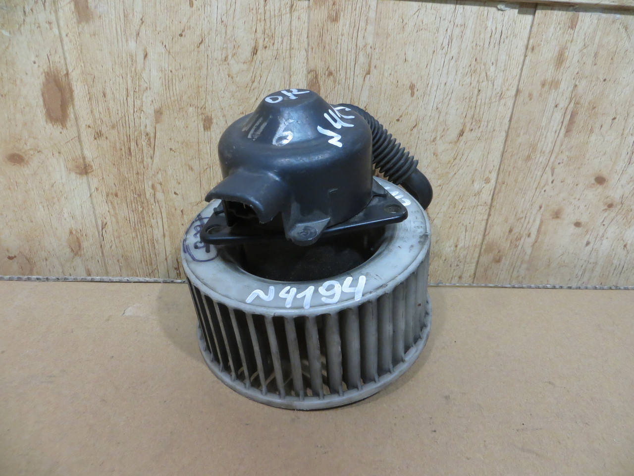 

Моторчик печки (вентилятор отопителя) Honda Civic EV EW (1983-1987) OE:162500-3090