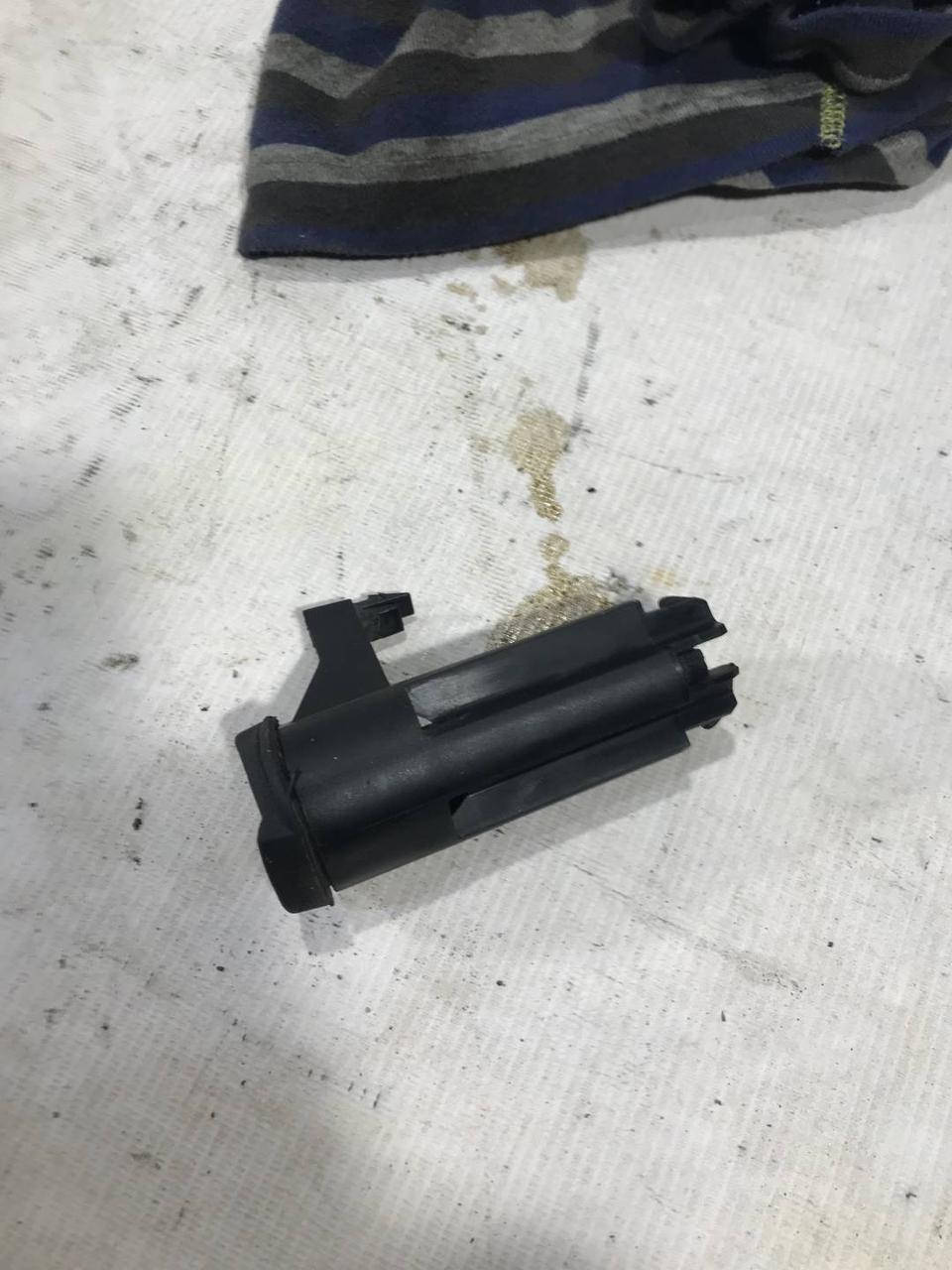 

Кронштейн (крепление) радиатора верхний на Ford Focus (North America) 3 рест.