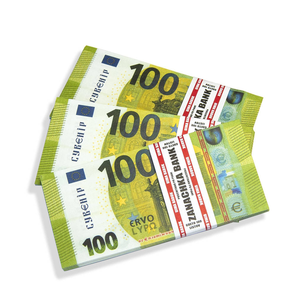 

Пачка денег по 100 евро 515184219