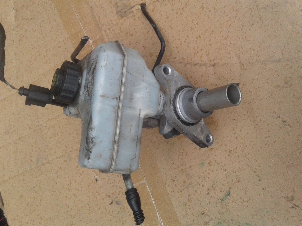 

Главный тормозной цилиндр с бачком Volkswagen CC Passat Variant Santana 2005-2017г.в.