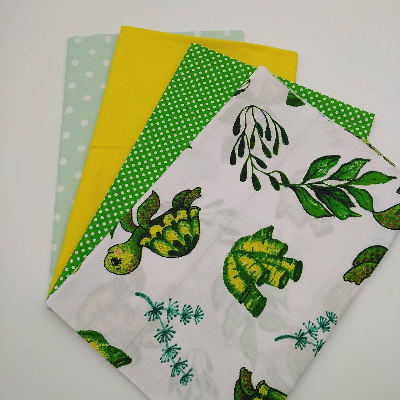 

Набор отрезов бязи (4 шт, разные принты) 50х52 см