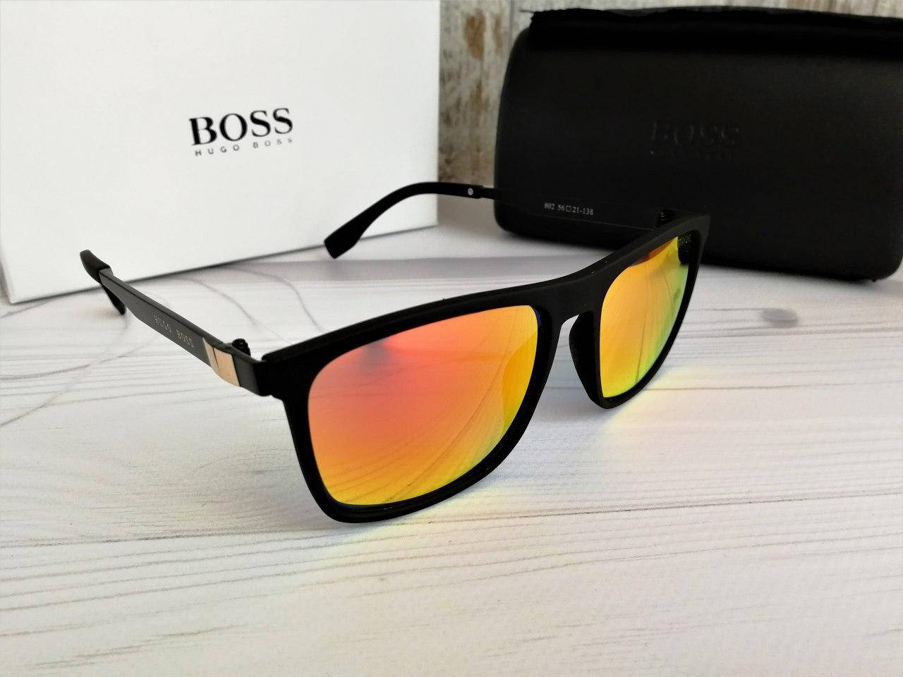 

Брендовые солнцезащитные очки "Boss"