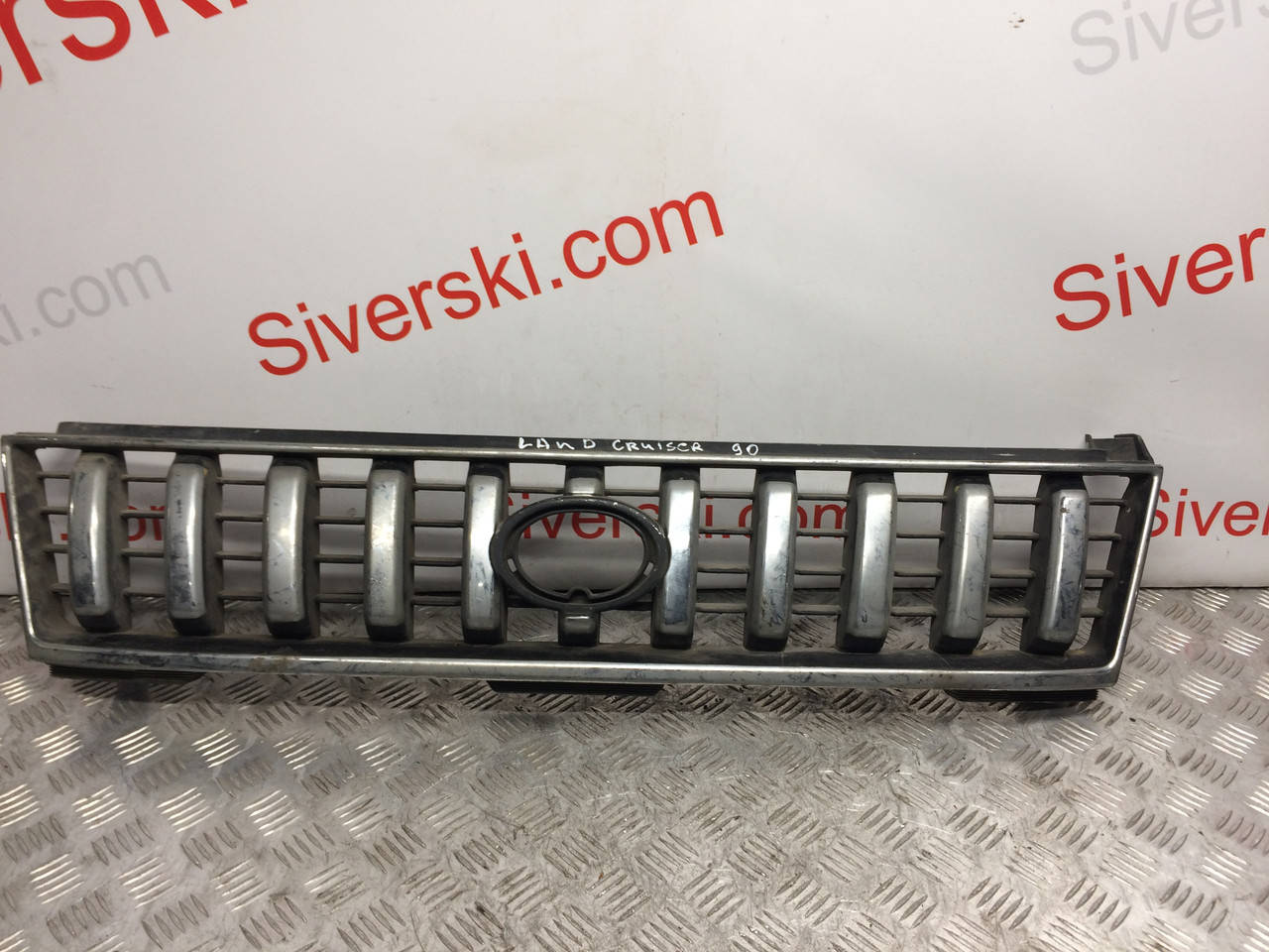 

Решетка радиатора Toyota Land Cruiser Prado 90, J90, 1996-1999 ДЕФЕКТ