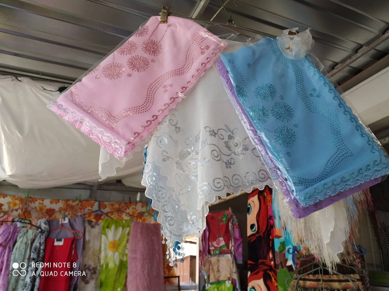 

Головной платок с пайетками