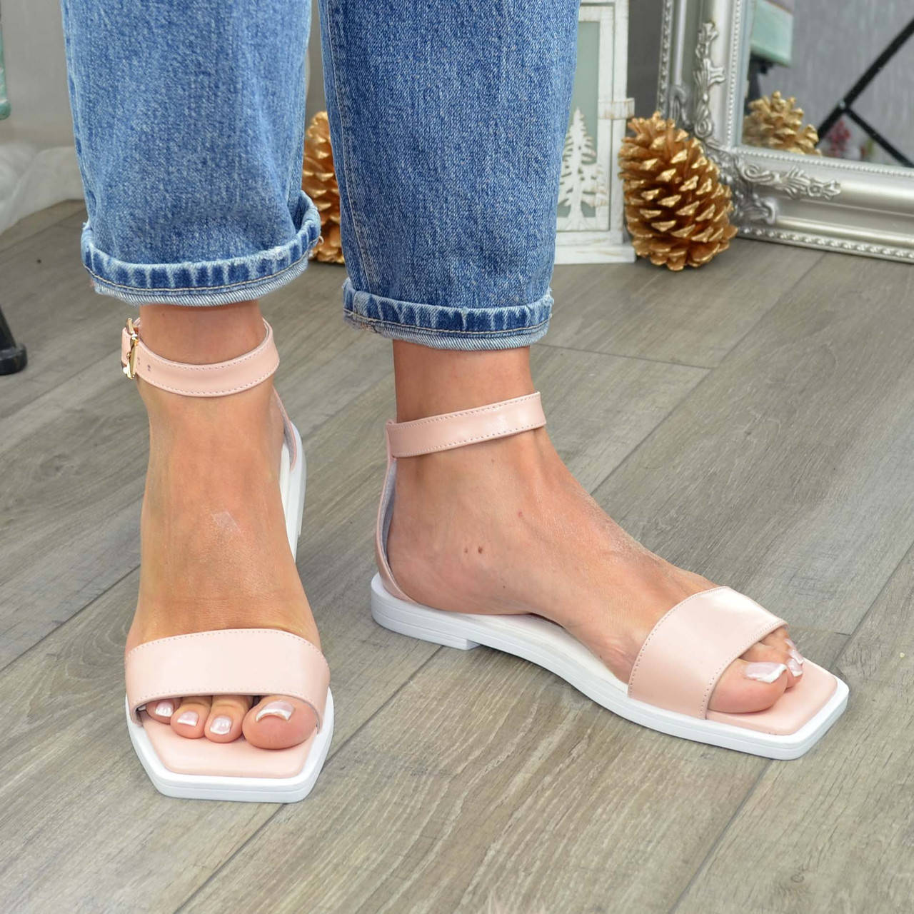 

Босоножки женские кожаные на низком ходу, цвет пудра