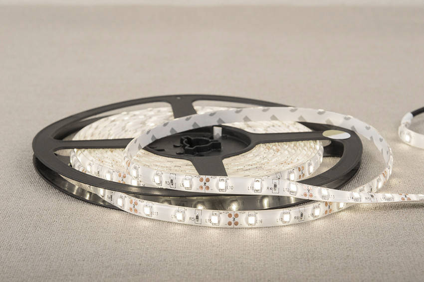 

Dilux - Светодиодная лента SMD 3528 60LED/м, негерметичная IP33, белая.