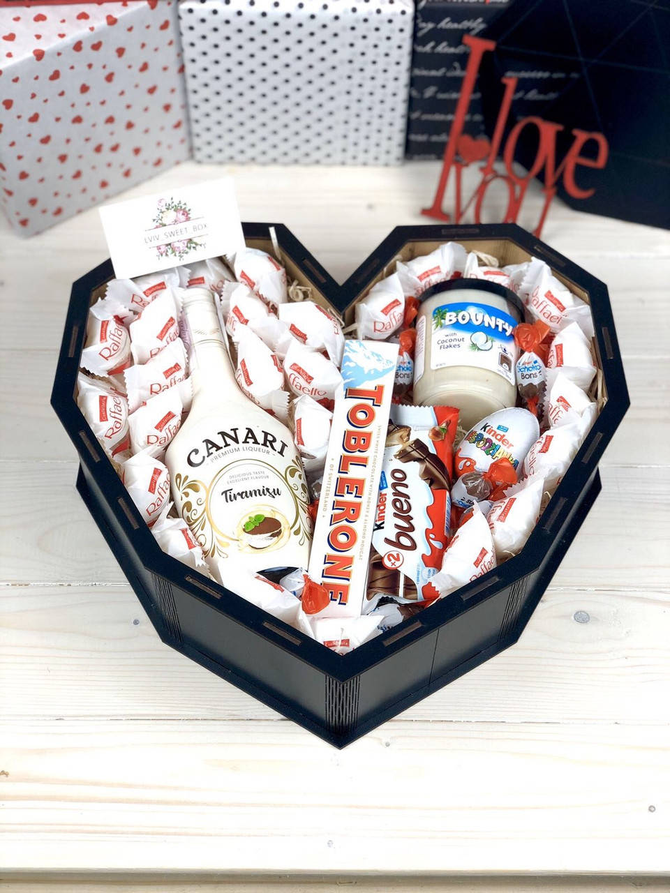 

Подарунковий бокс для дівчини