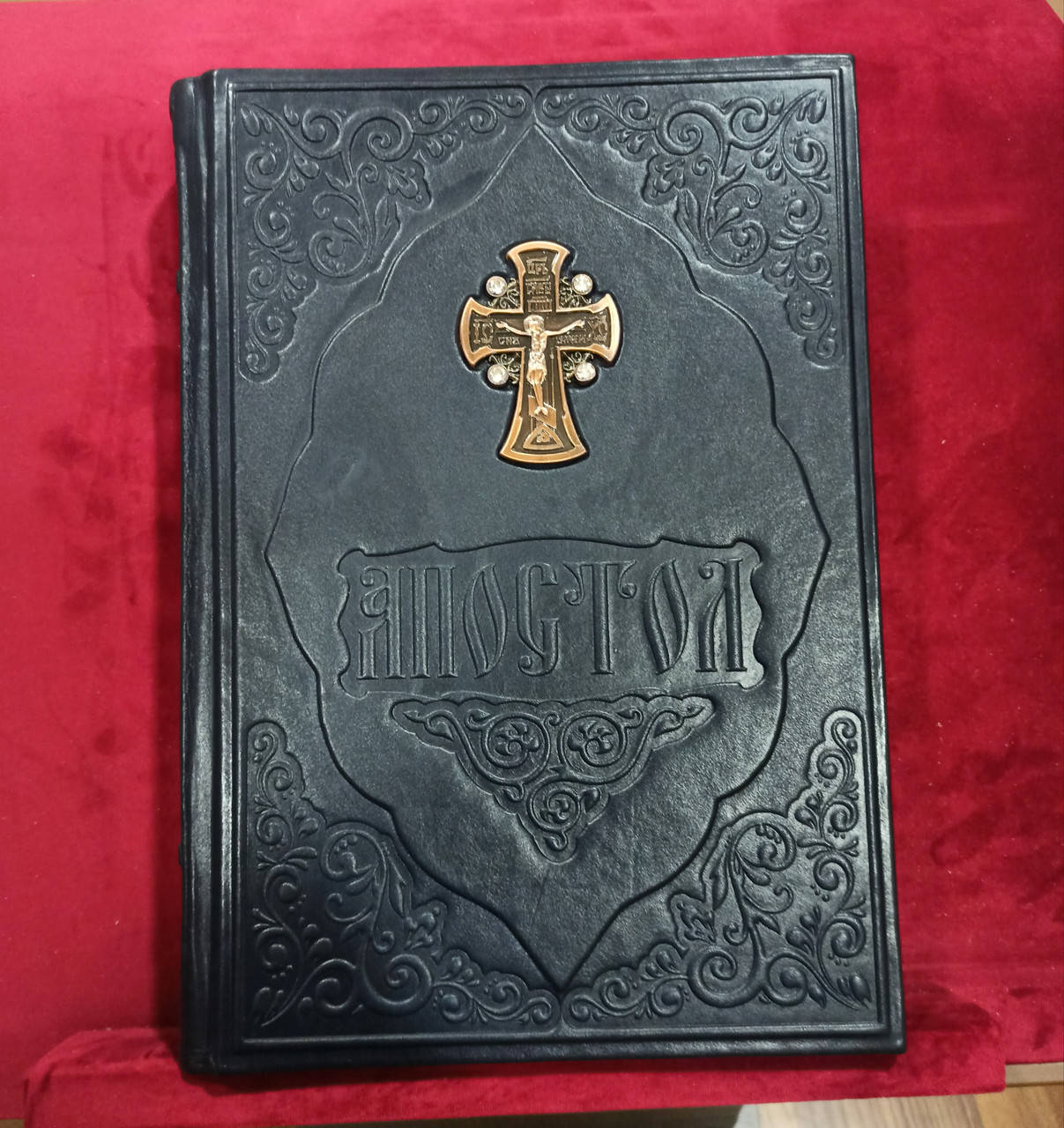 

Церковний Апостол богослужбовий на українській мові (шкіра з накладним хрестиком, розмір 20*30см)