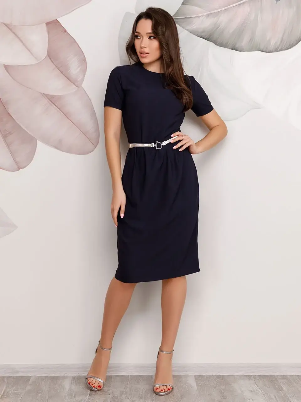 

Синее классическое присборенное на талии платье