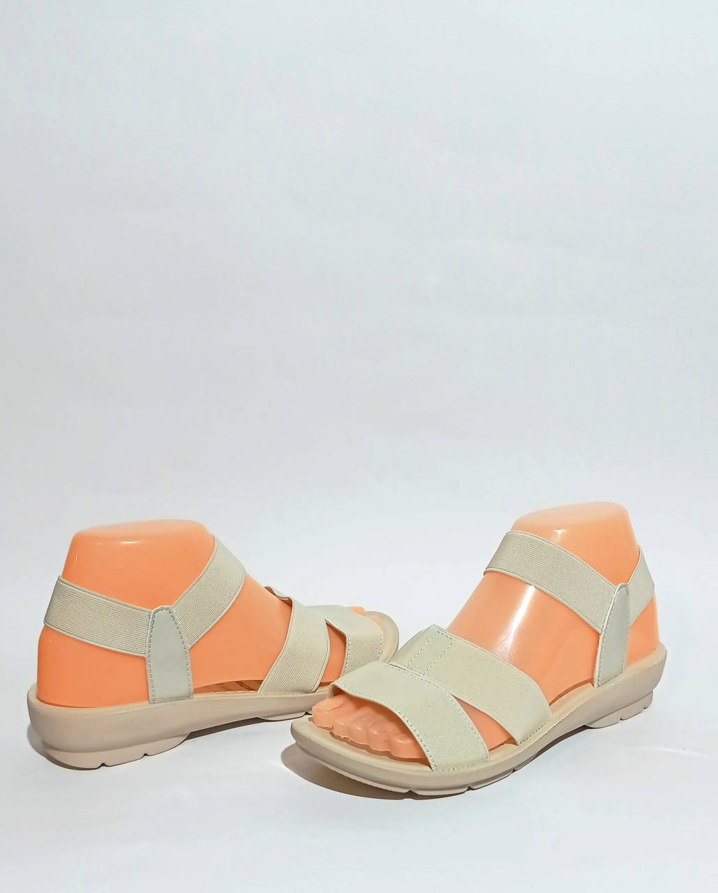 

Женские босоножки, на резинке на низком ходу 39=24,5см