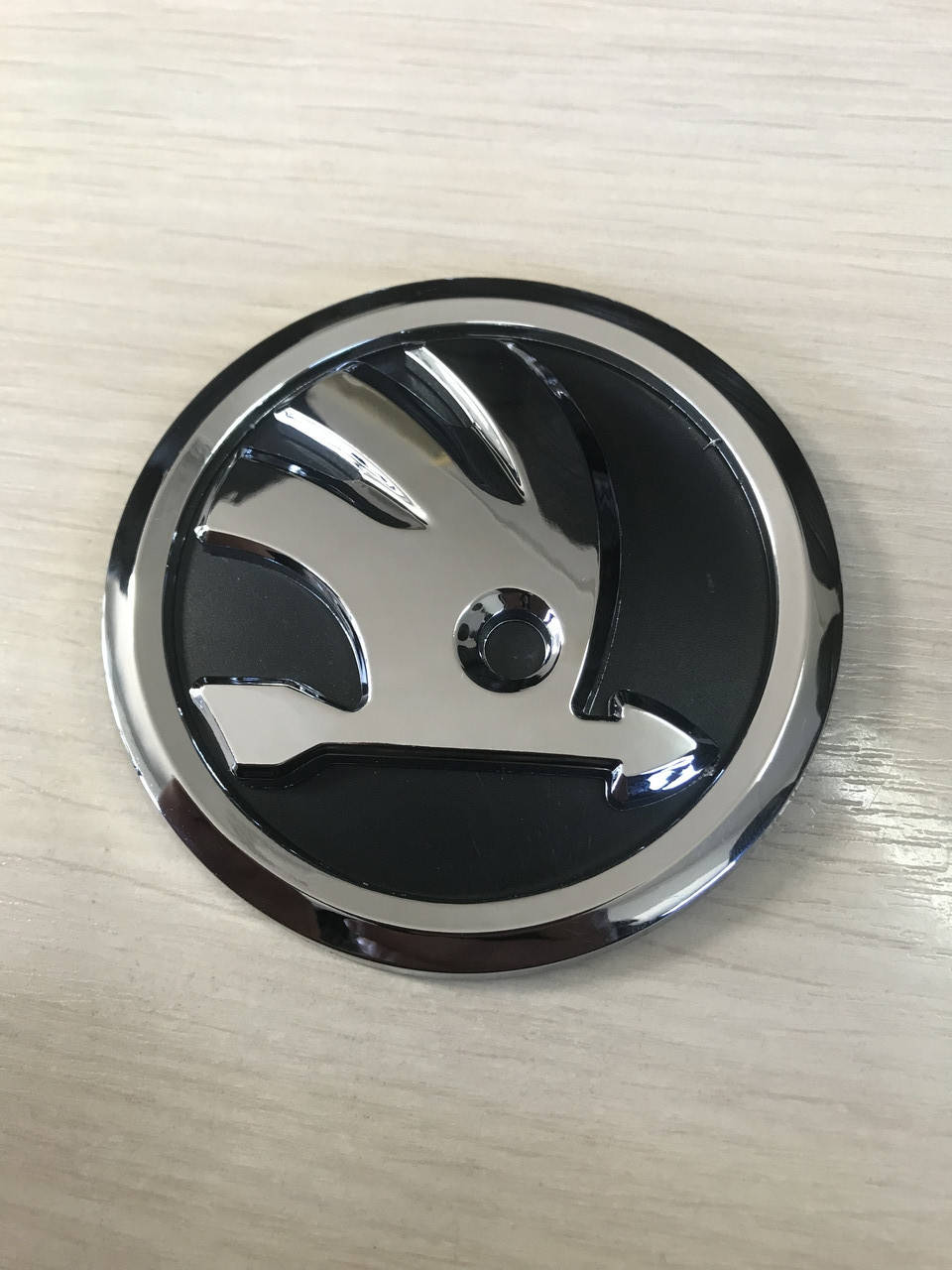 

Эмблема Skoda на капот/багажник 5JD 853 621A 90мм.