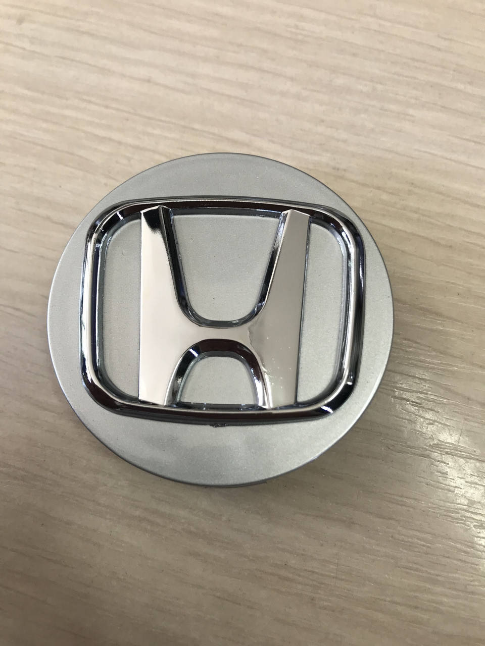 

Колпачки заглушки в литые диски Honda/Хонда 58/57/12 мм. 2602000010 Серебро/Хром 08W40-Sen-9000-02