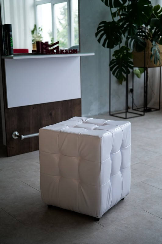 

Пуф мягкий белый М801. Пуфик в прихожую и спальню. Банкетка для дома и салонов красоты