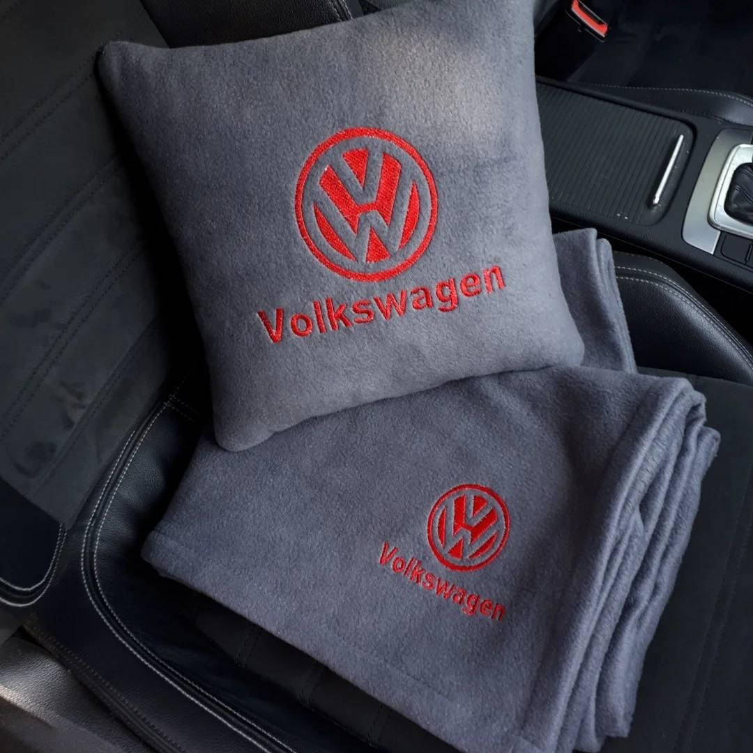

Плед с подушкой в машину с логотипом авто Volkswagen