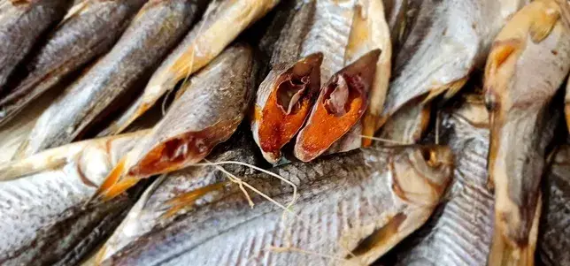 

Тарань вяленая чищенная икряная, с головой, размер 80-100грамм