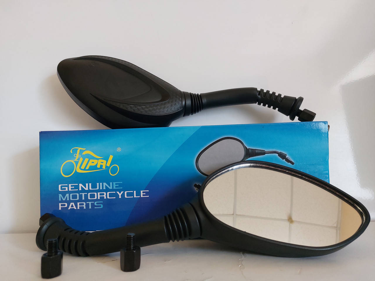 

Зеркало для скутера Honda Dio с резьбой M8 "Lipai"