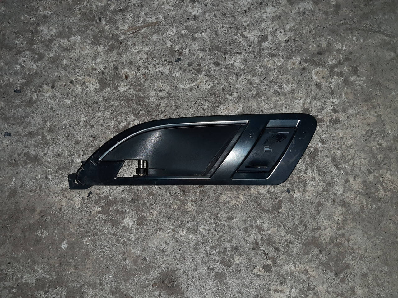 

Ручка двери внутренняя передняя левая Skoda Superb