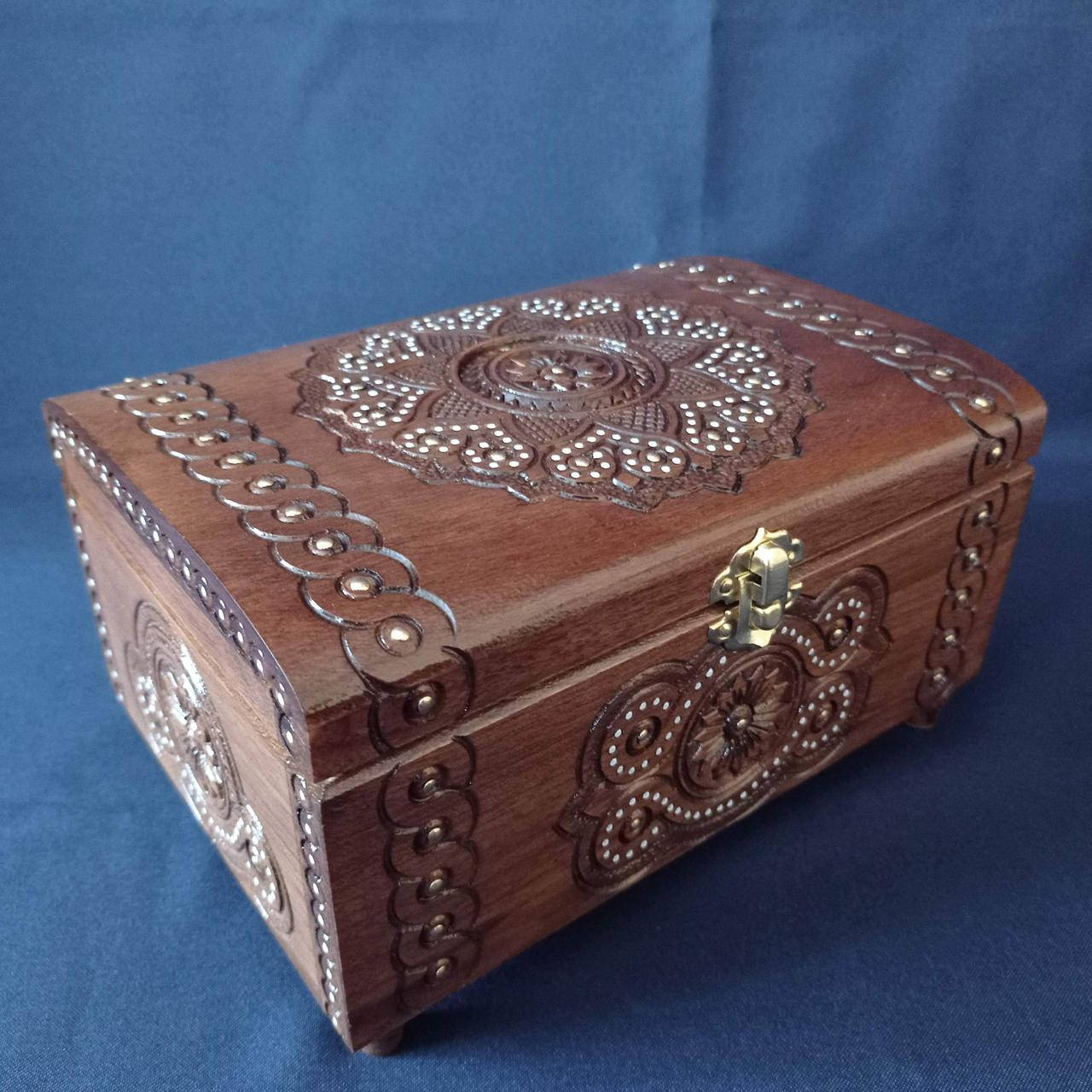 

Шкатулка деревянная резная 21*15*12 для украшений, ручная работа
