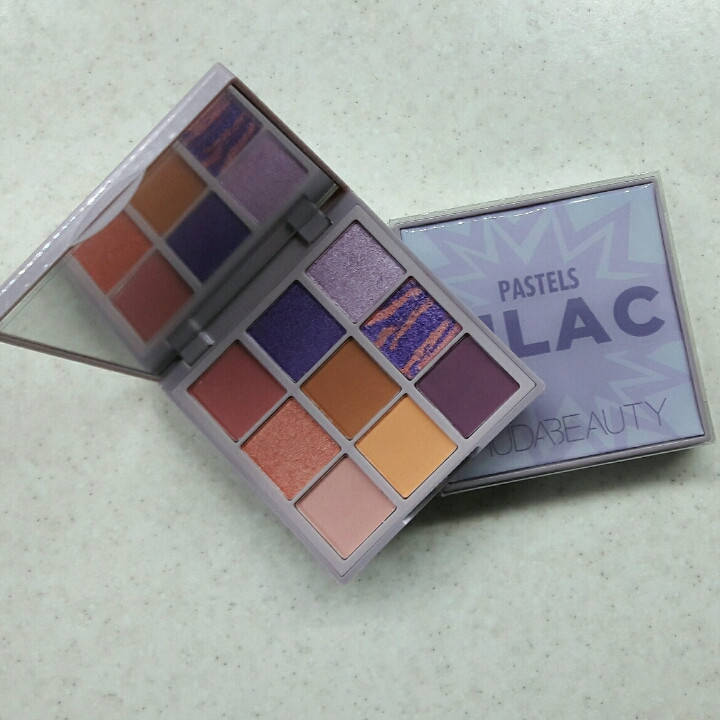

Палитра теней Lilac pastels Huda Beuty