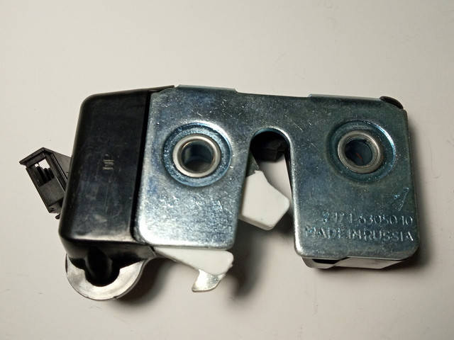 

Замок багажника 2171 21710-630501000