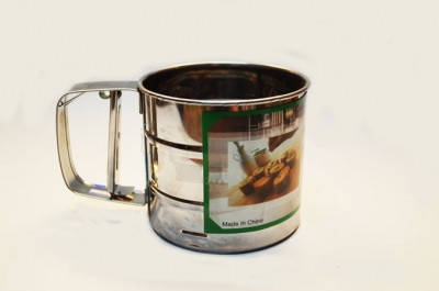 

Кружка сито для просеивания муки малая