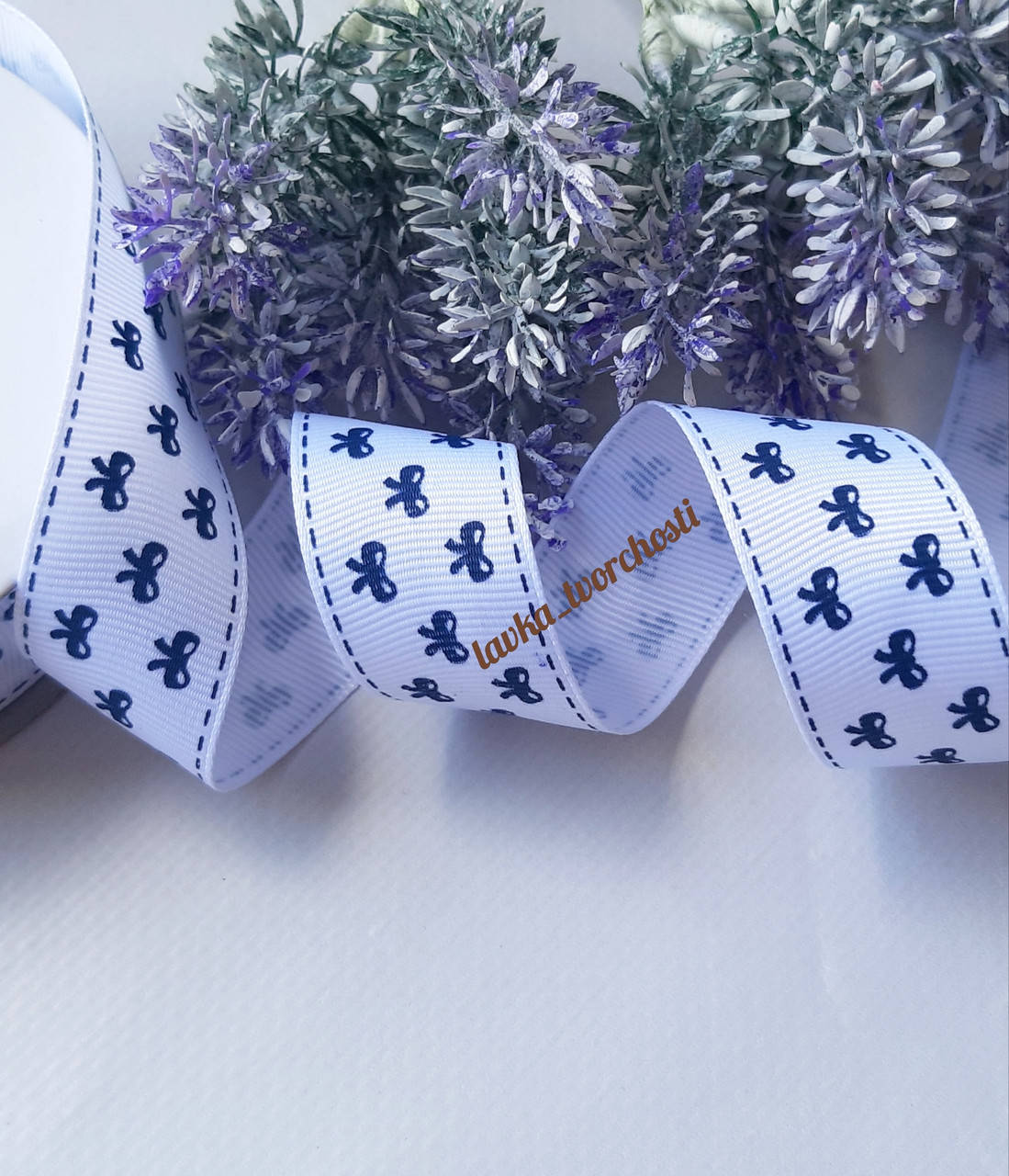 

Стрічка репс 2,5см Маленькі бантики