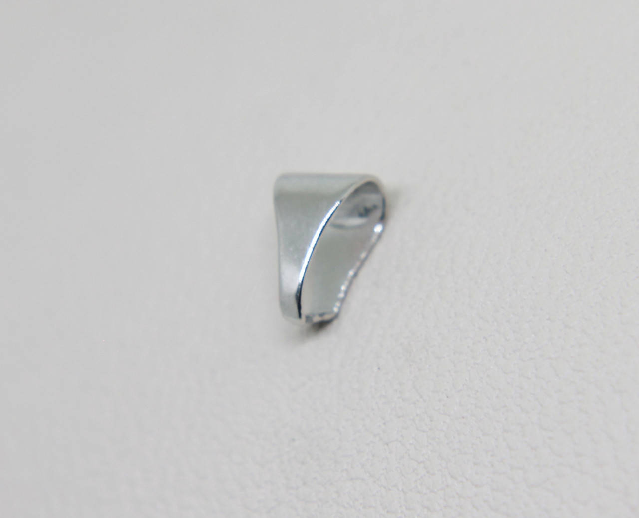 

Ушко для кулона серебряное 7,1х5,4 mm 0,26 г