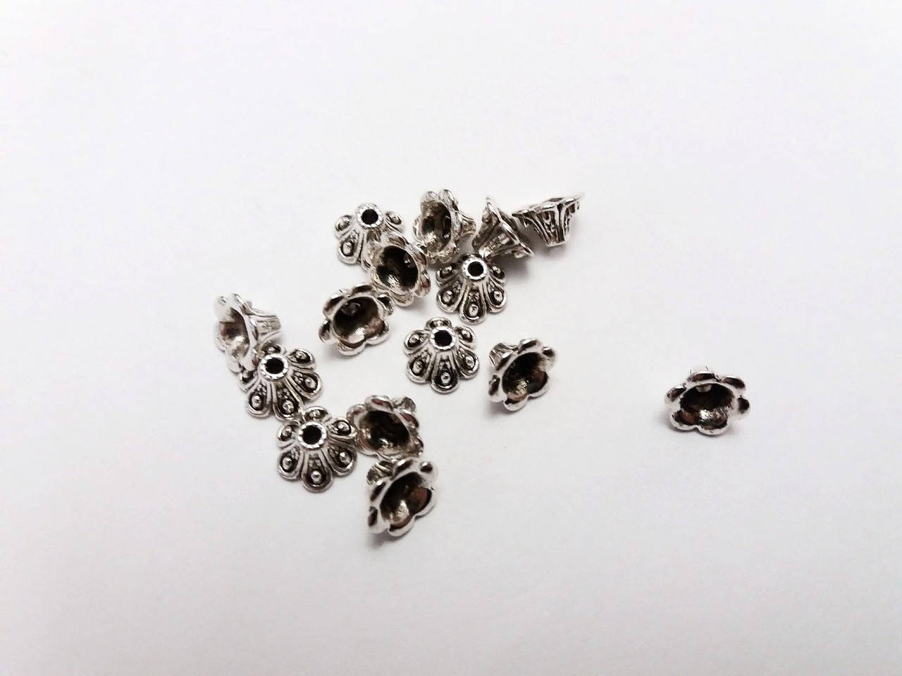 

Колпачек Цветок метал 0,9 см серебро