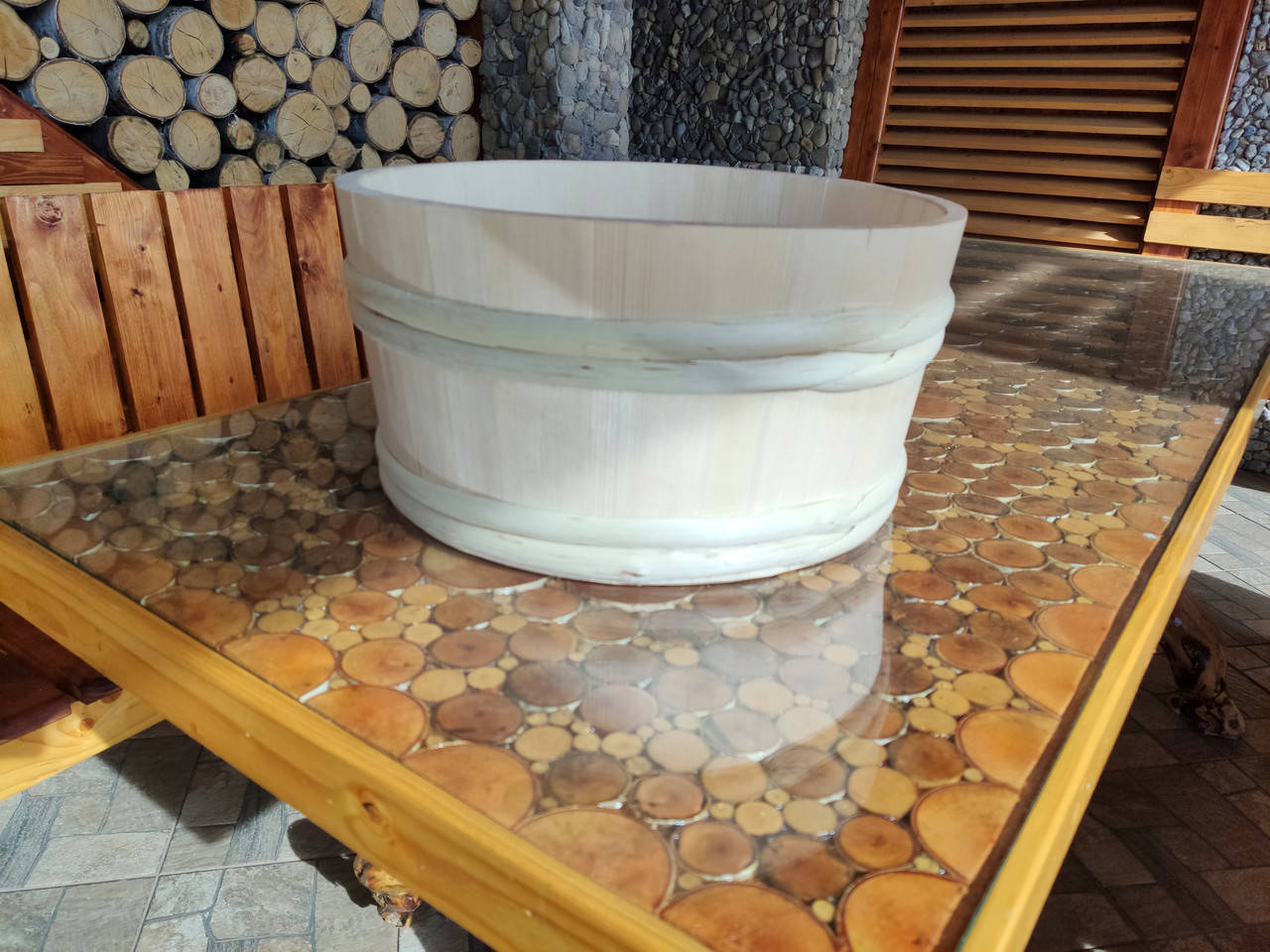 

Маленькая миска для сауны, ведро, деревянное 10л.розмеры высота 18 см, верх диаметр - 38 см нижний 35,5 см