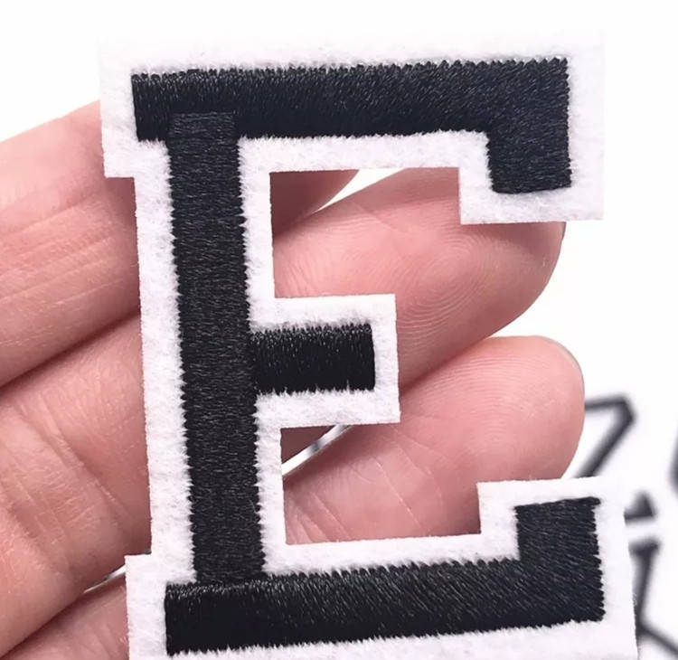 

Термоаппликация буква E, наклейка на ткань