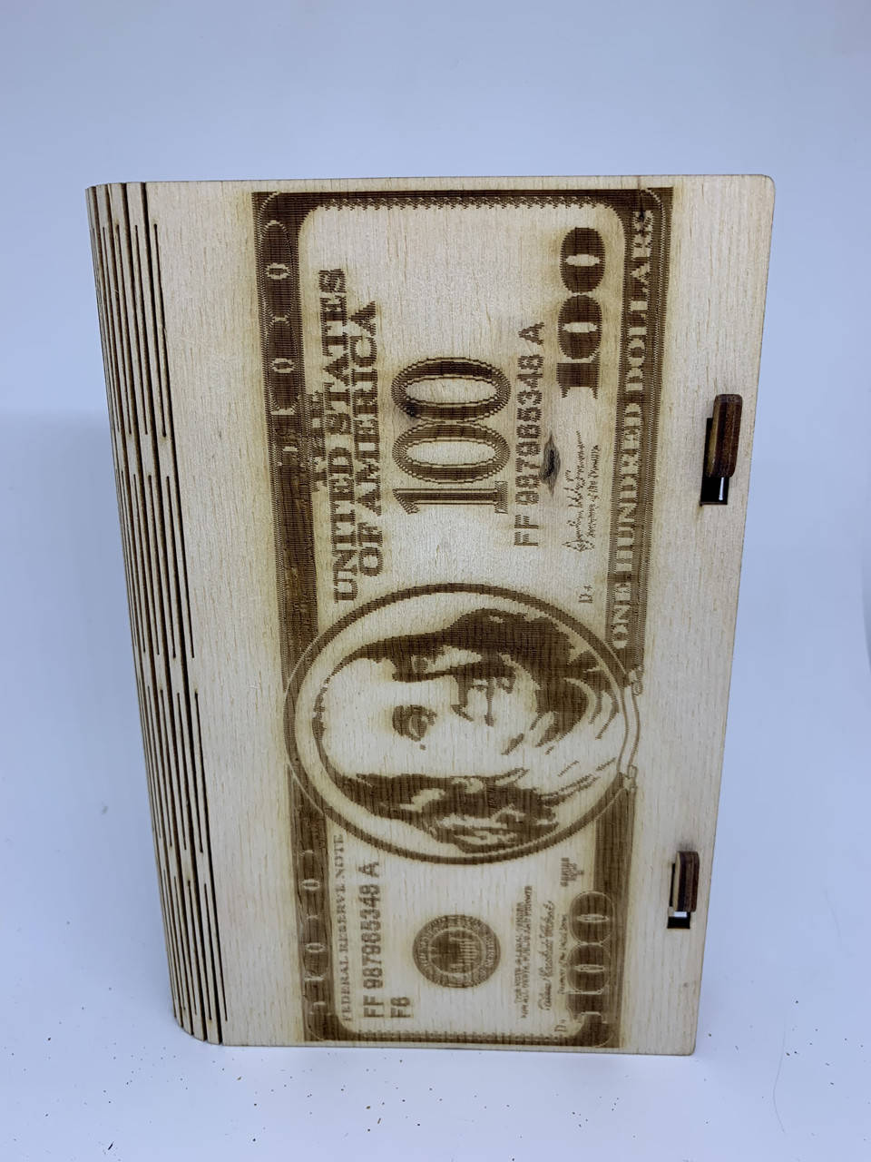 

Шкатулка 100 долларів