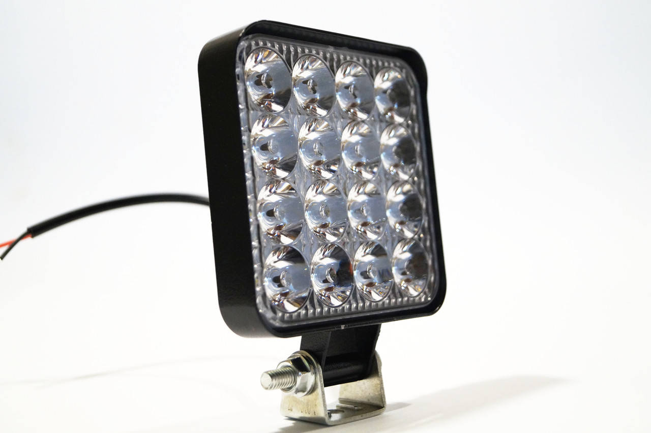 

Фара LED квадратная 48W 6000K (16 диодв) (8.5см х 8.5см х 1.5см) Mini, Белый