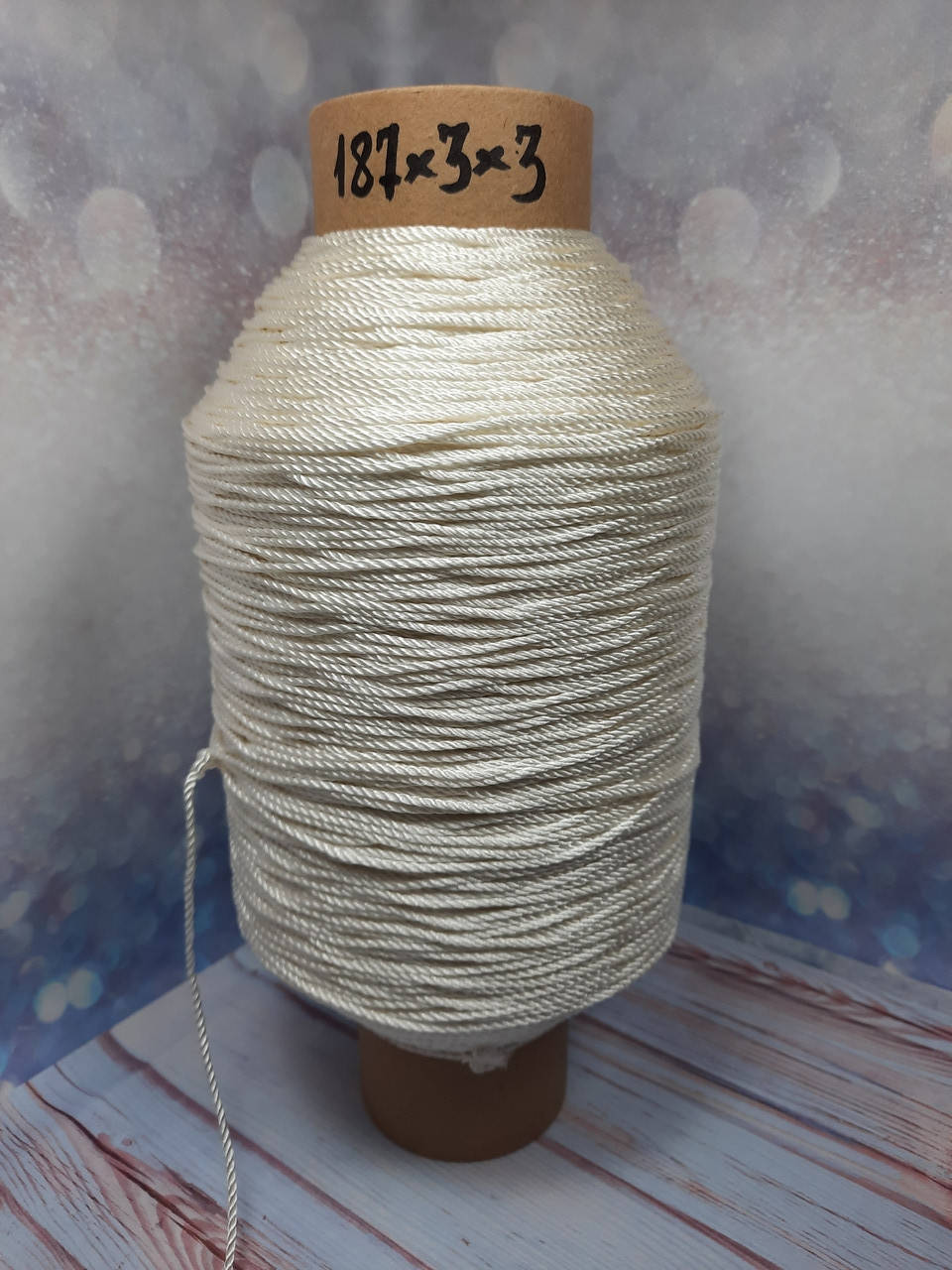 

Нитка № 187х3х3 (2.2 мм) вес 1.3 кг крутка s, Белый