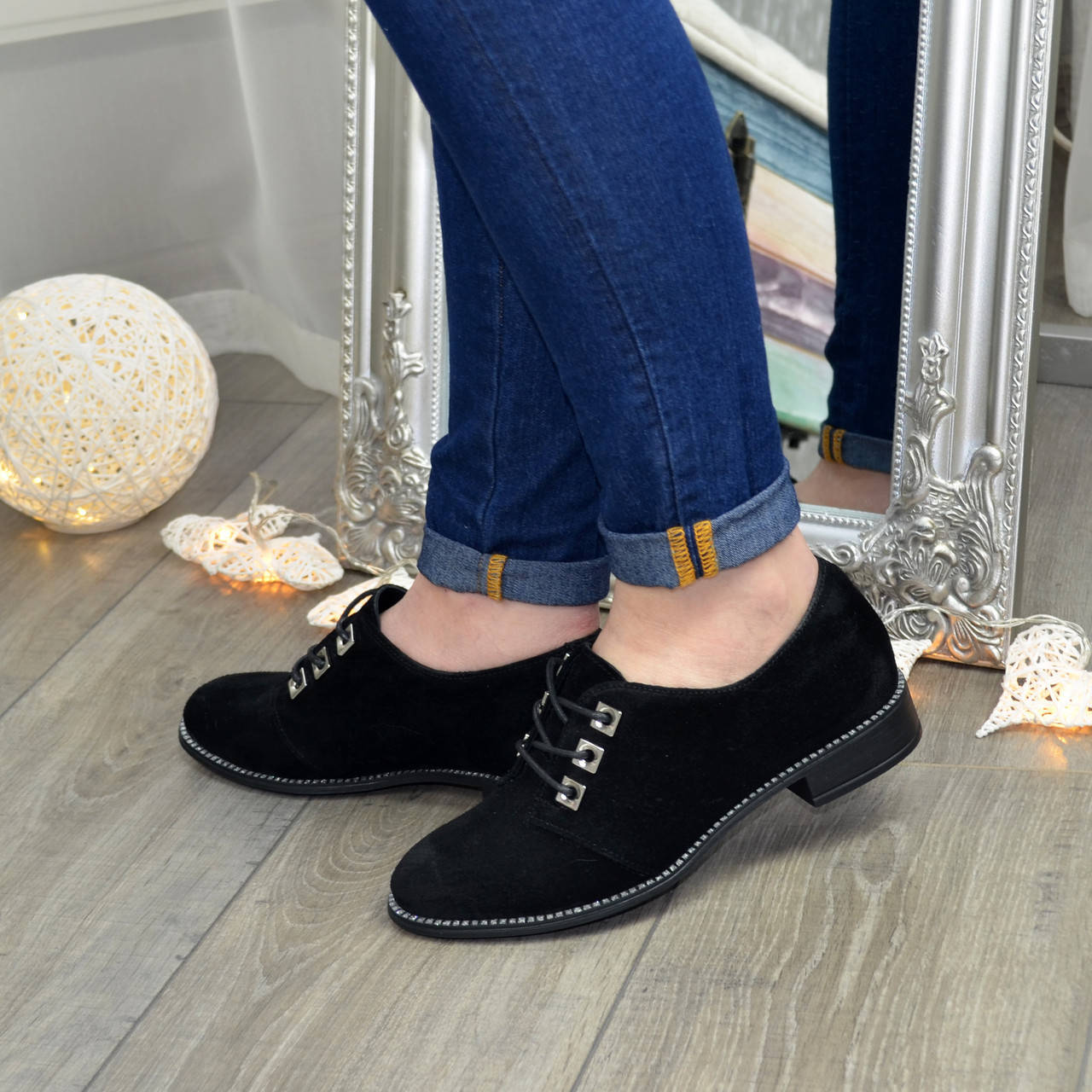 

Туфли женские замшевые на шнуровке, низкий ход. Цвет черный