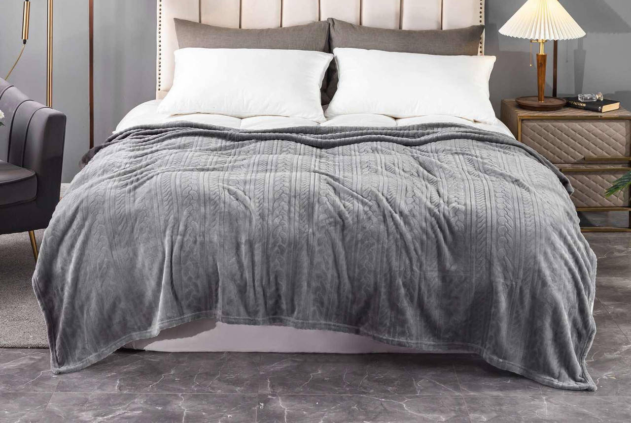 

Покрывало- плед микрофибра евро косичка размер 200*220 см. светло серый.