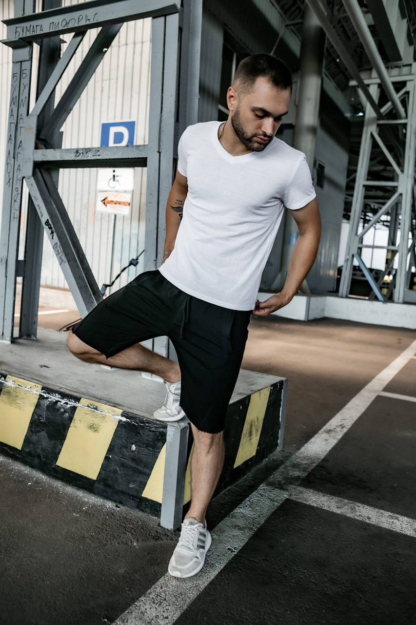 

Мужская белая базовая футболка с в образным вырезом повседневная с хлопка