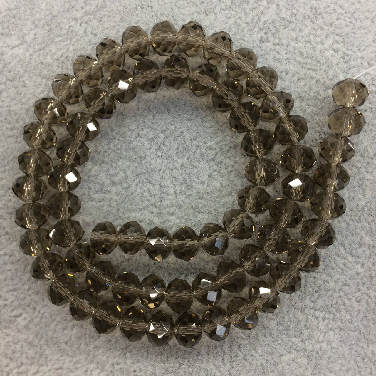 

Бусины на нитке Стекло рондель d=8мм цвет раухтопазовый (~72 бусины на на нитке)