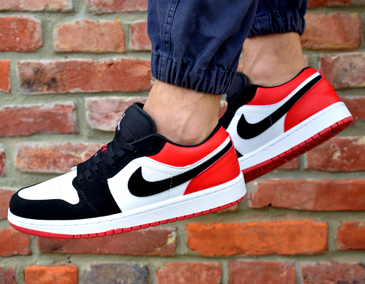 

Кросівки чоловічі Air Jordan1 Retro