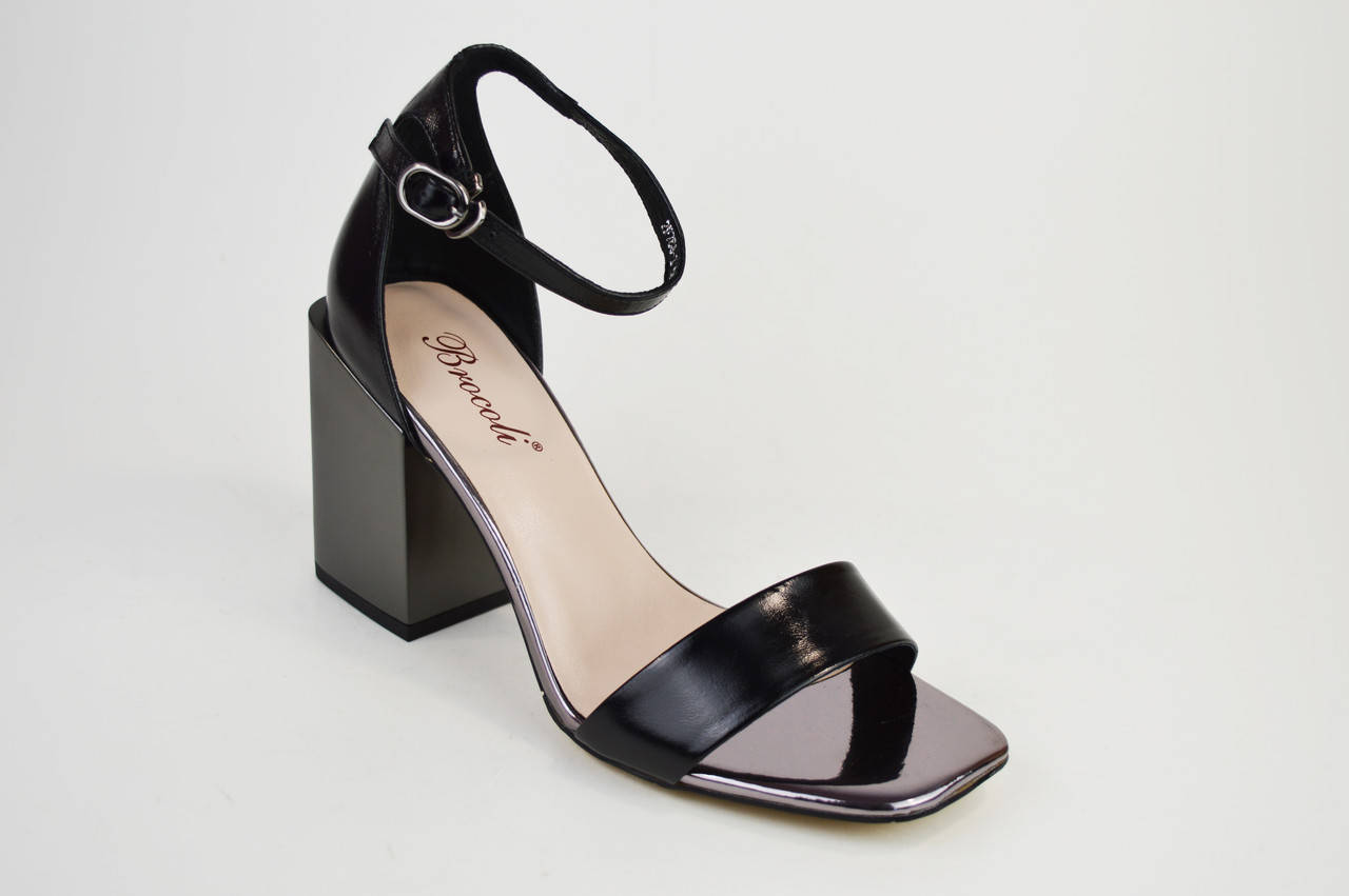 

Босоножки с квадратным каблуком Brocoli 788156 Черные кожа