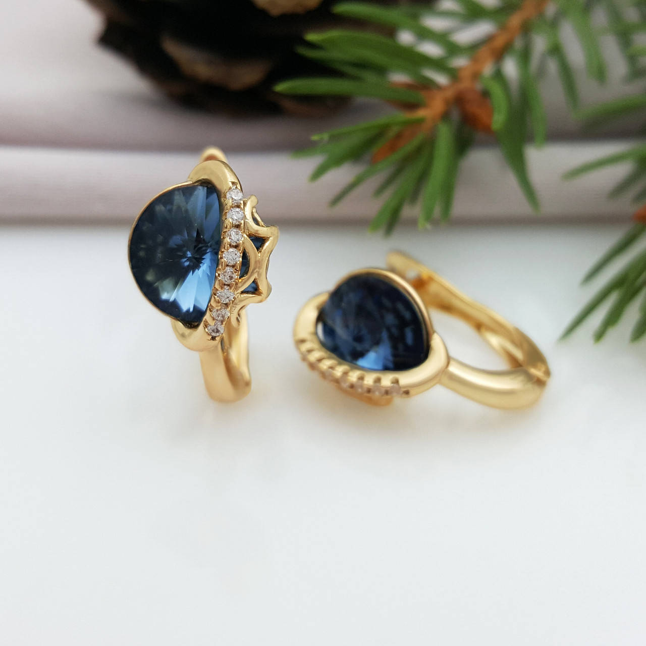 

Серьги Синий Swarovski, с паутинкой, англ.замок, медзолото Xuping, 18К