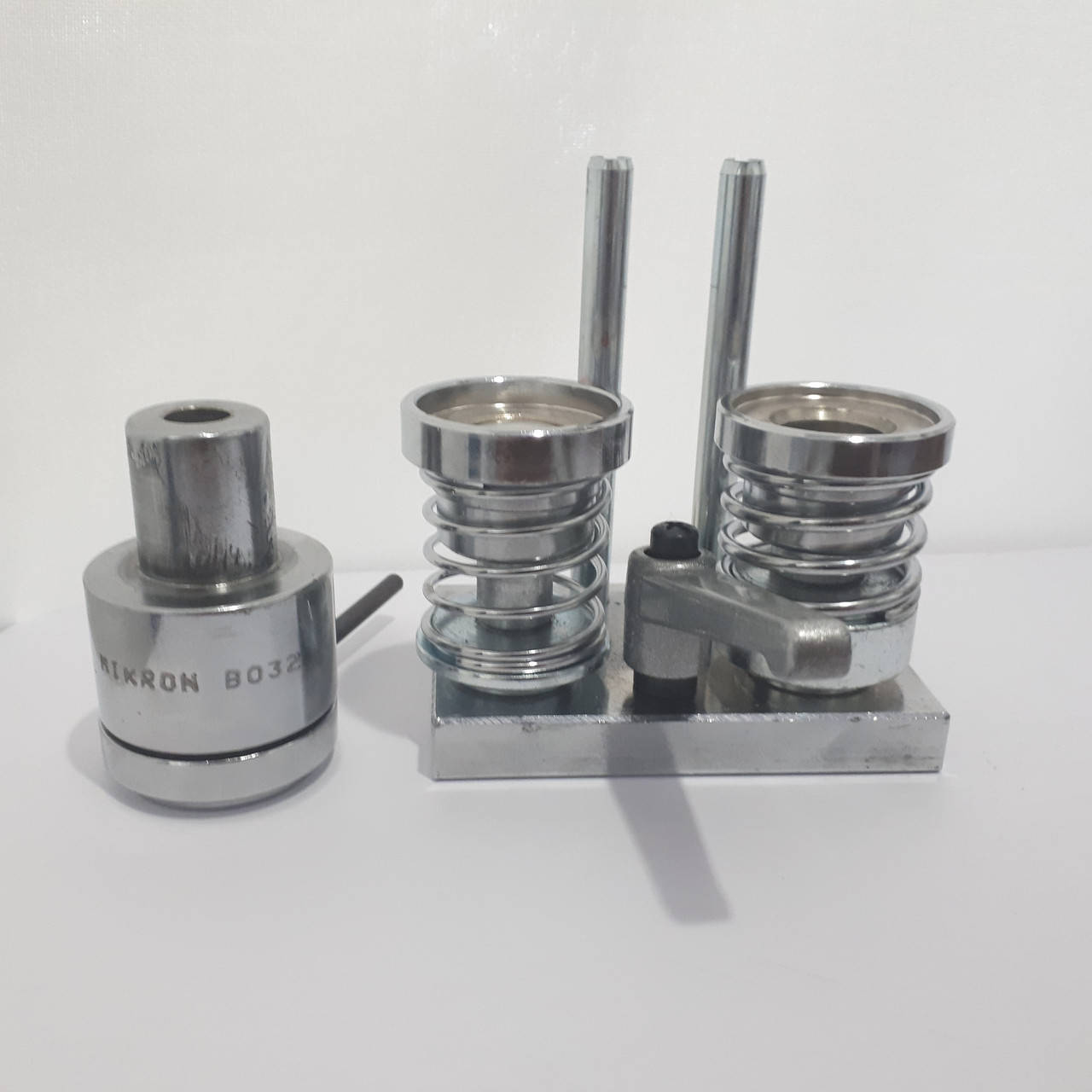 

Матрица для профессиональной обтяжки пуговицы тканью № 18