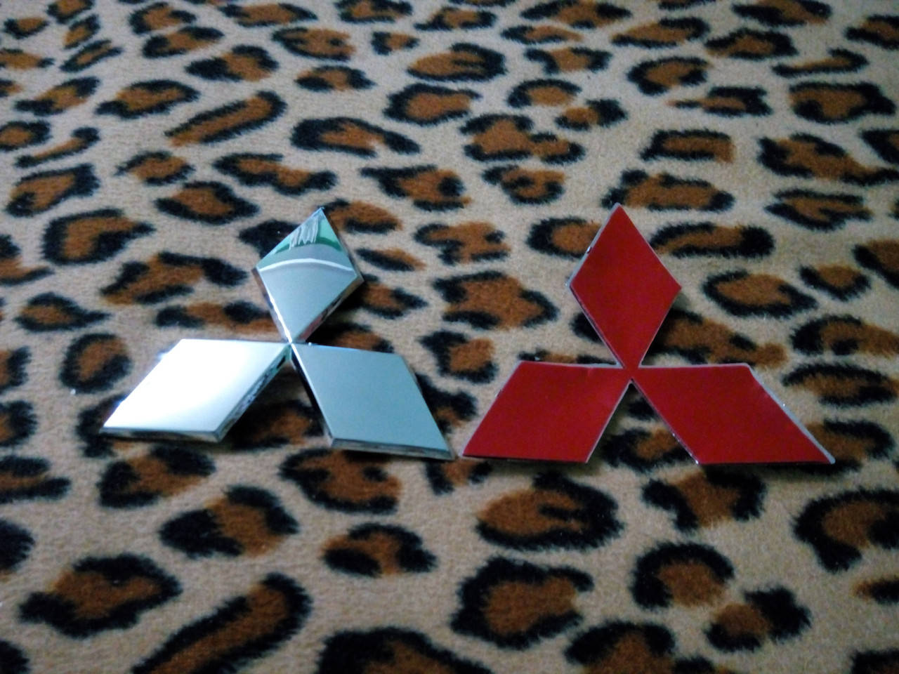 

Эмблема MITSUBISHI 102х87 мм
