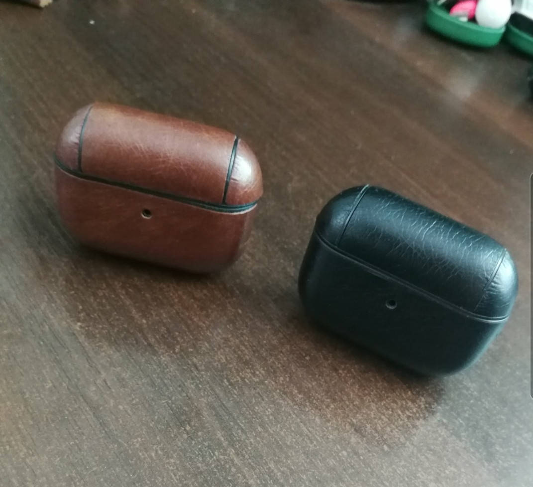 

Чехол из искусственной кожи для AirPods Pro черный цвет