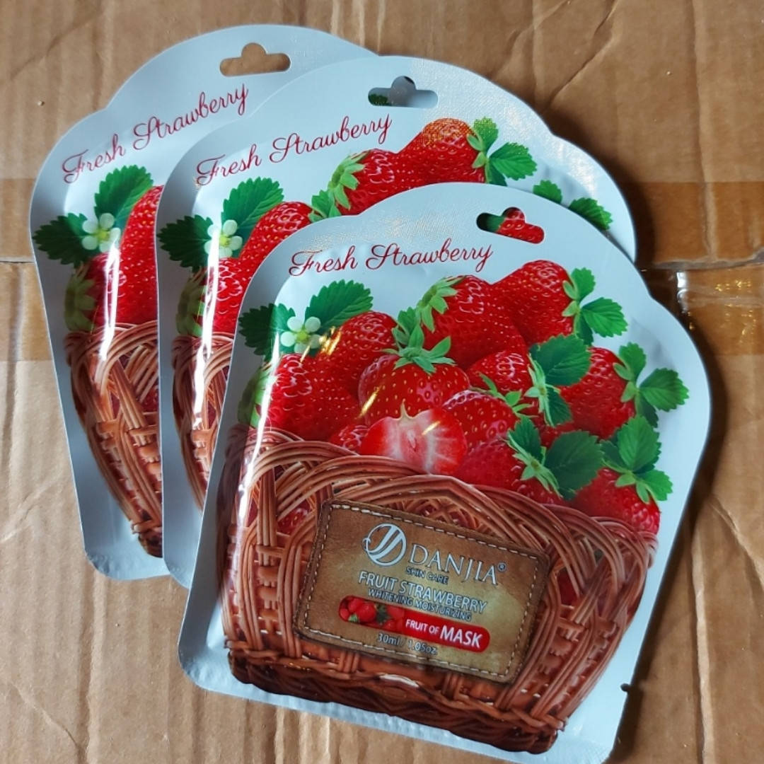 

Клубничная тканевая маска Danjia