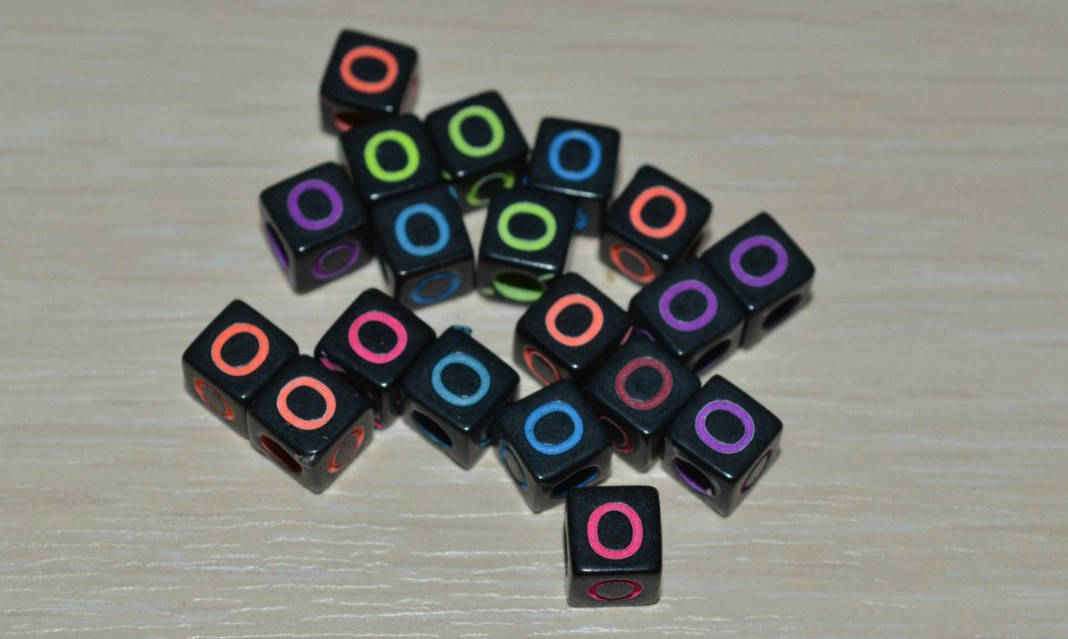 

Бусина с буквой. "O" 6 мм