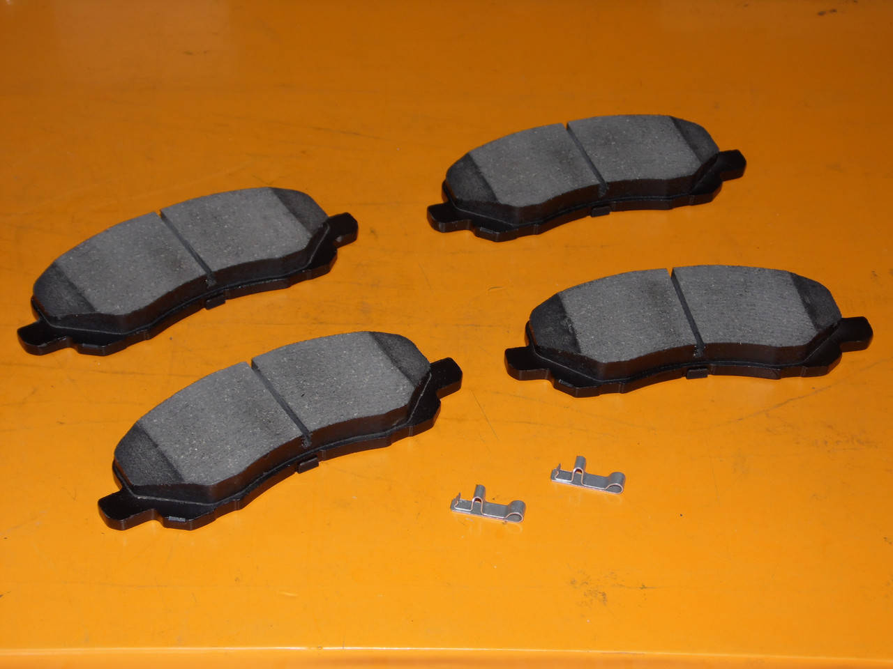 

Колодки тормозные передние на Митсубиши Оутлендер Галант Лансер накладки Джип Компас LPR 05P1347